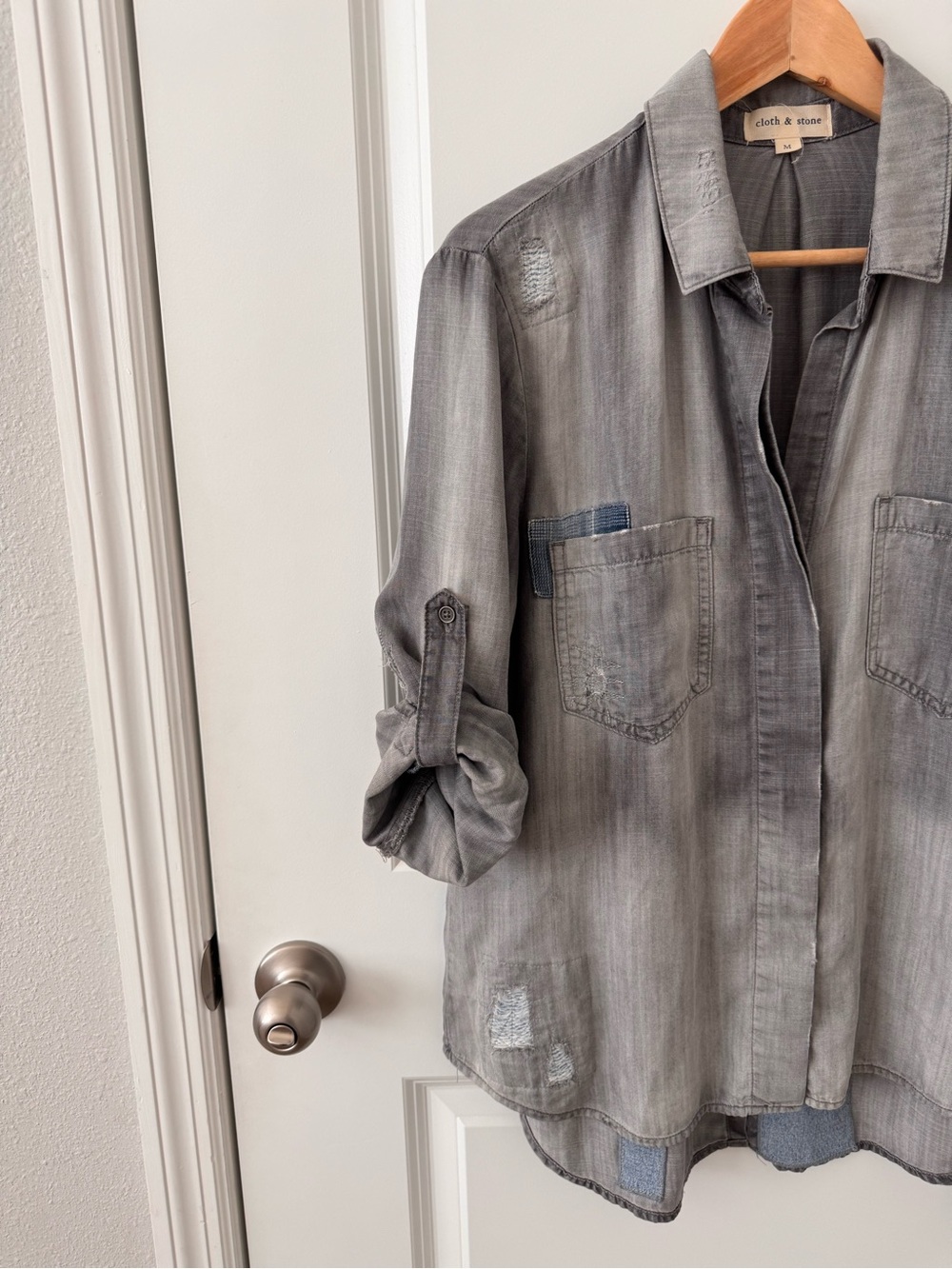cloth & stone Distressed Light Gray Casual Button-Up Shirt